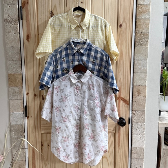 Liz Thomas , quizz again NY, Tops - 3- ladies short sleeve button-down shirts, Liz Thomas, Quizz NY Again & VW’s